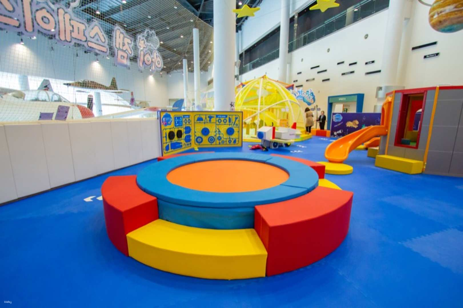 Explore interactive exhibits and playful designs at the Jeju Aerospace Museum where guests can enjoy hands-on learning and delightful refreshments at the Greem Cafe on the 4th floor.